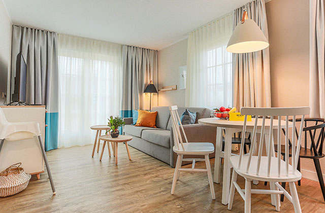 BEECH Resort Fleesensee Wohnungstyp 1 Wohnzimmer