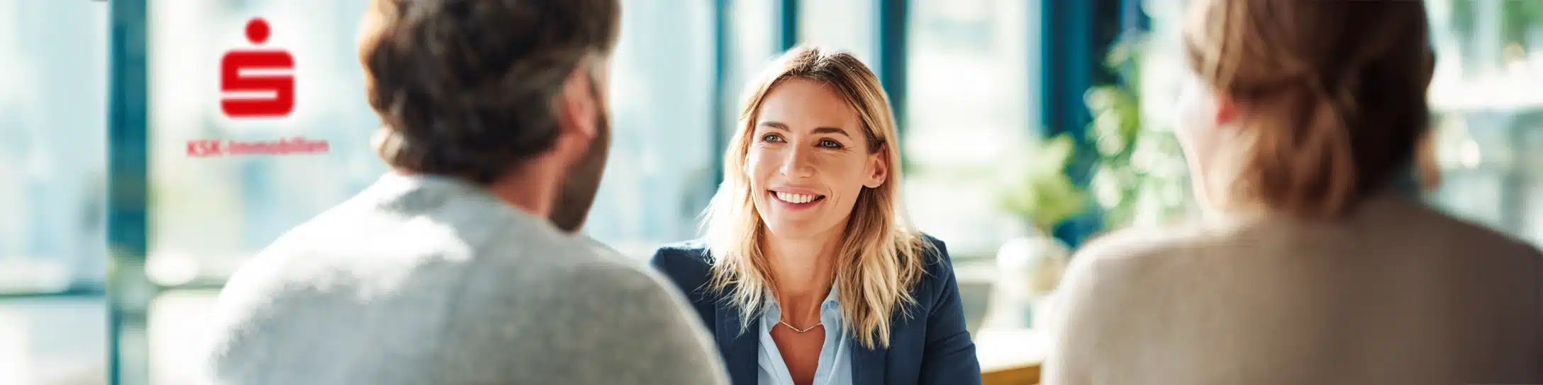 Ihre Immobilienberaterin vor Ort im Ladenlokal der KSK-Immobilien