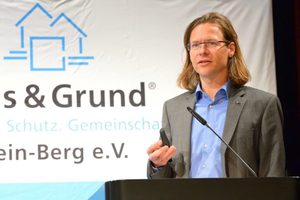 Matthias Wirtz, Leiter Research der KSK-Immobilien, hält Vortrag über die Entwicklungen am Immobilienmarkt im Rheinisch-Bergischen Kreisauf der Haus und Grund Mitgliederversammlung