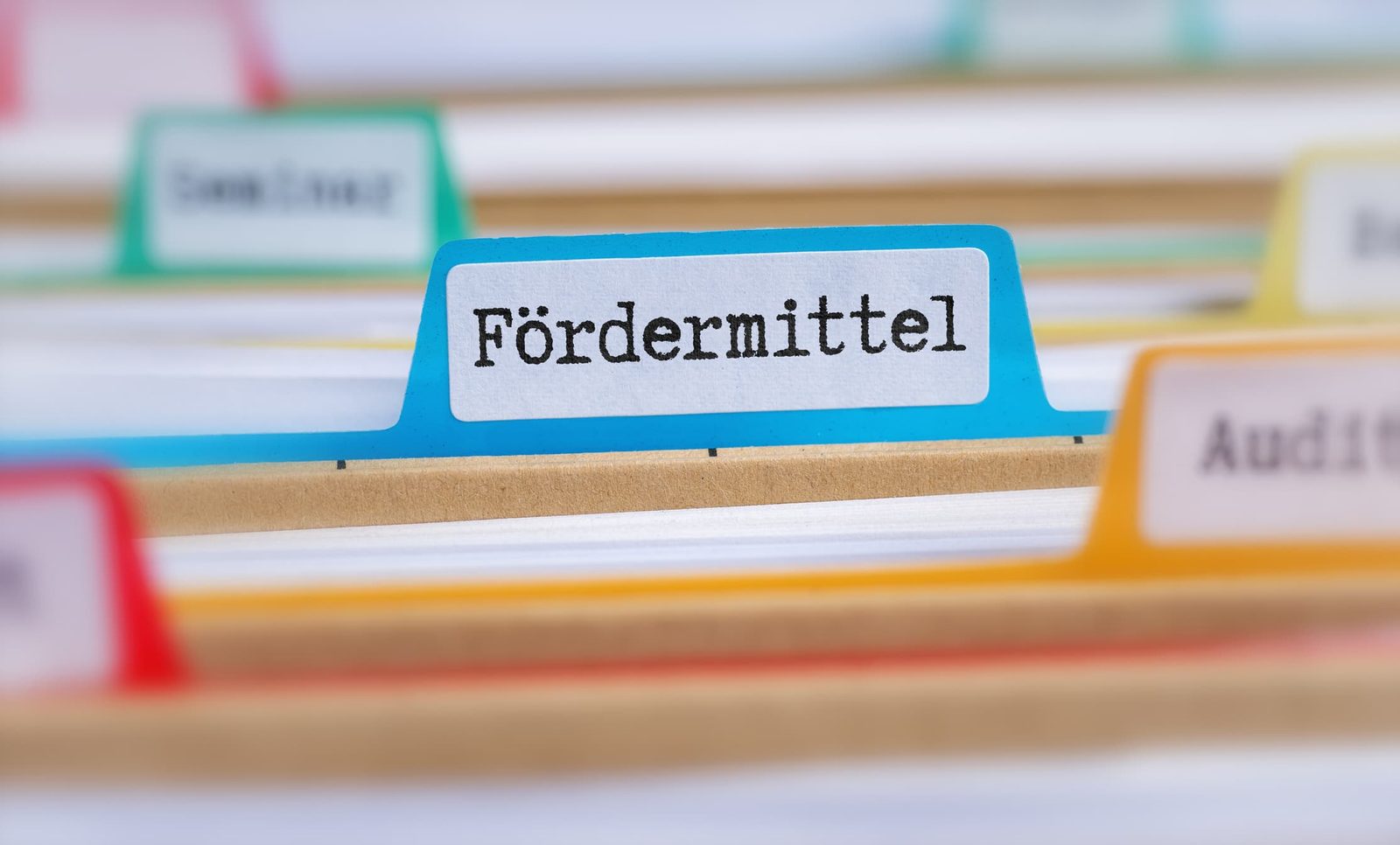 Ordner mit Beschriftung Fördermittel