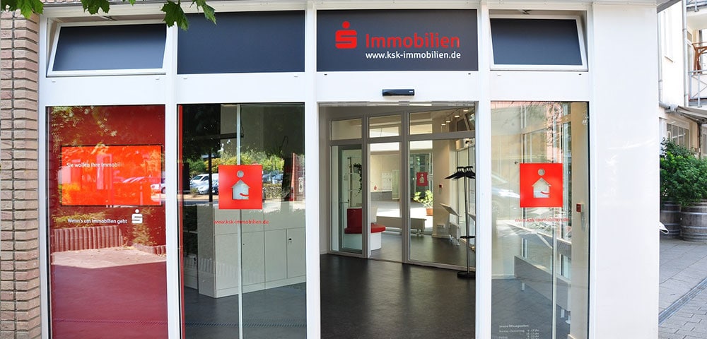 Immobilienberatung bei der KSK-Immobilien in Alfter Ladenlokal der KSK-Immobilien in Alfter