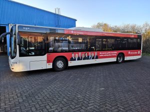 Linienbus mit Werbebeklebung KSK-Immobilien im Bergischen Land