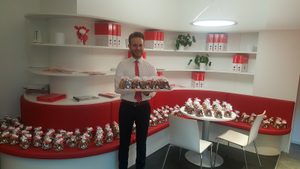 Besuch vom Nikolaus bei KSK-Immobilien in der Neumarkt Passage in Köln