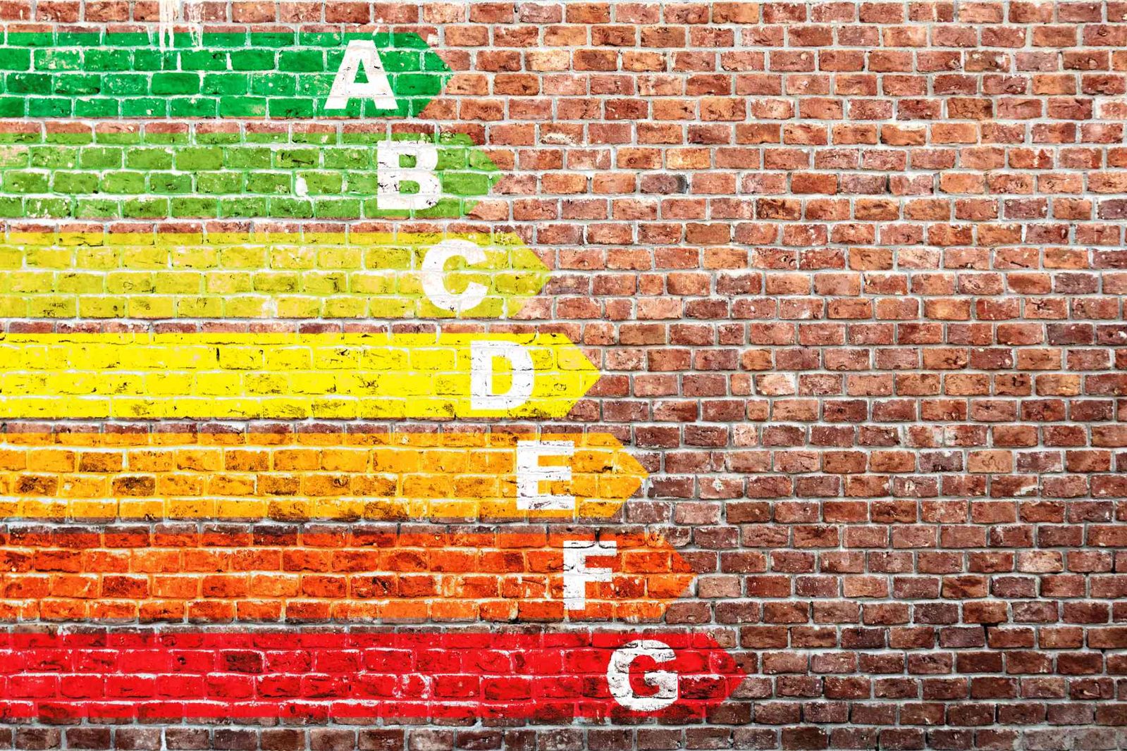 Mauer mit Balken für Energieeffizienz